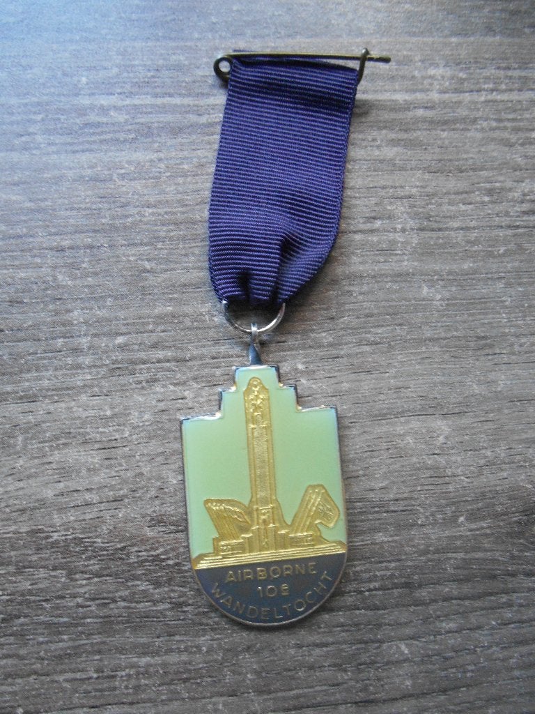 Airborne medaille voor de 10de keer lopen, Ophalen of Verzenden, Landmacht, Nederland, Lintje, Medaille of Wings