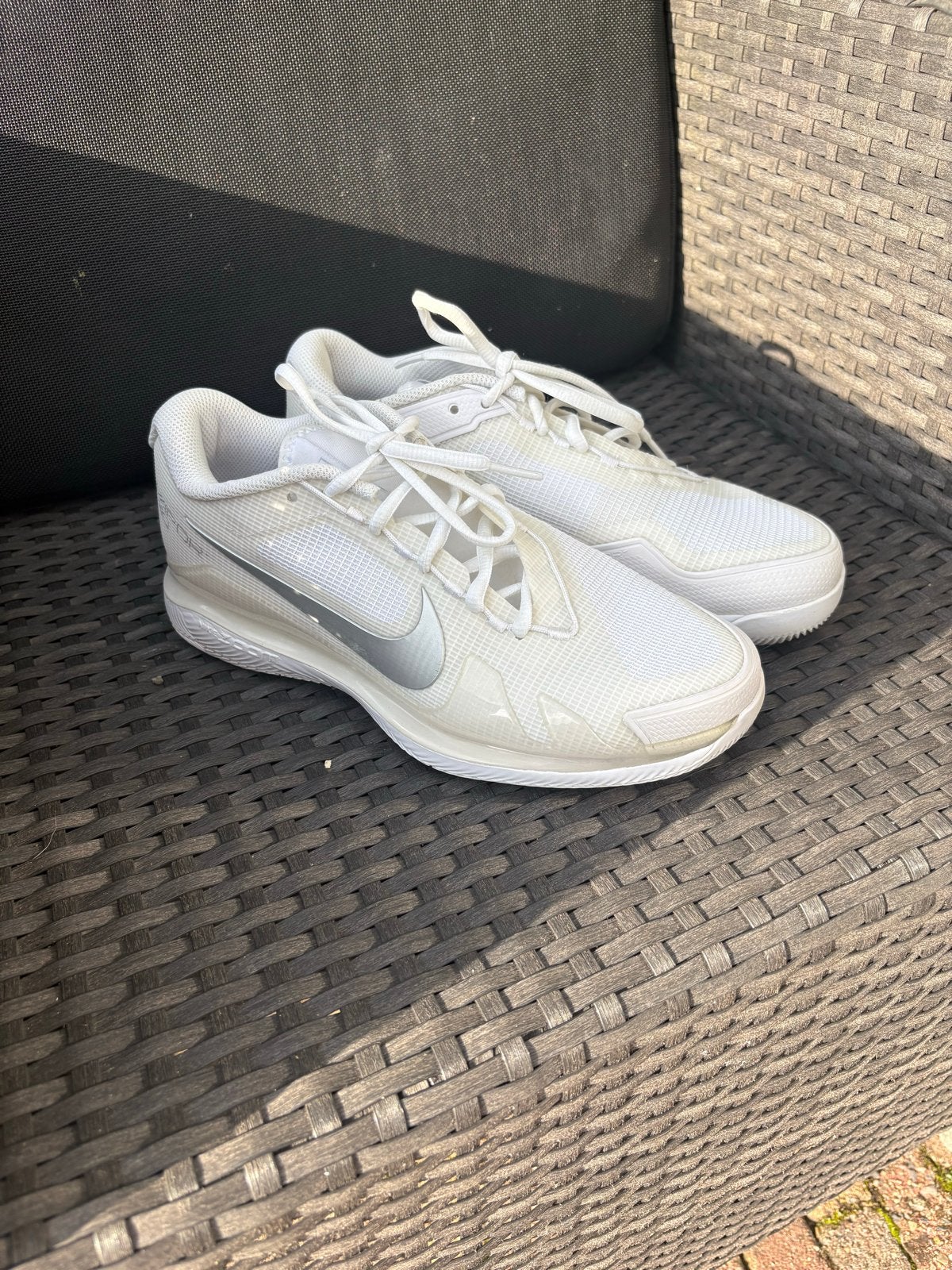Nike dames tennisschoen - maat 38,5 - 1x gebruikt, Ophalen of Verzenden, Zo goed als nieuw, Wit, Sportschoenen