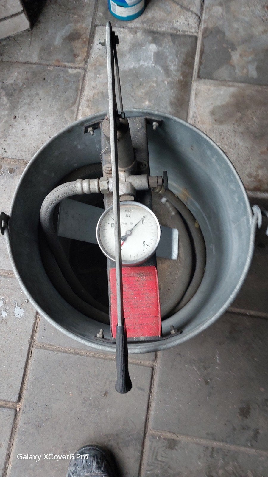 Drukketel met manometer en pomp, Ophalen of Verzenden