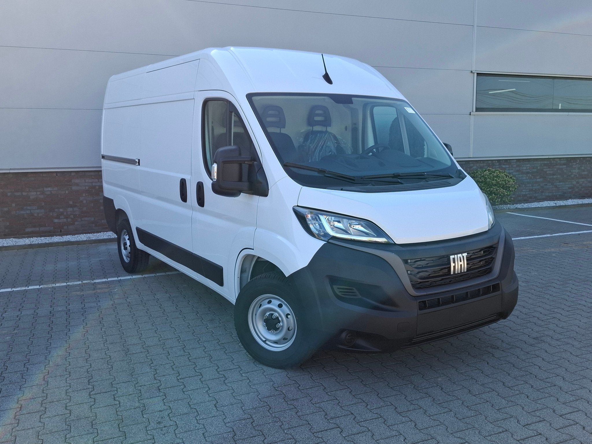 Fiat Ducato L2H2 120PK All Weather + Betimmering, 3300 kg, Euro 6, 4 cilinders, Leder en Stof
