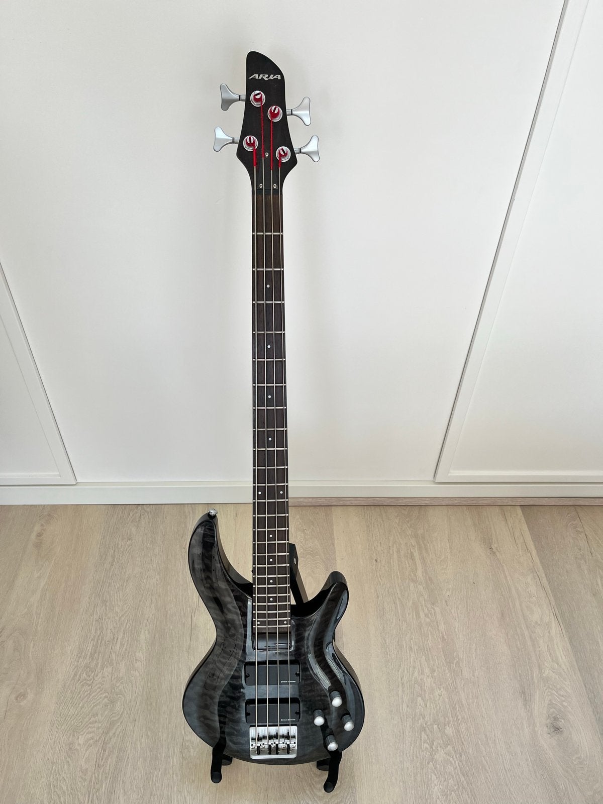 ARIA PRO II IGB-56 Basgitaar – See-Through Black, Muziek en Instrumenten, Ophalen, Gebruikt, Elektrisch
