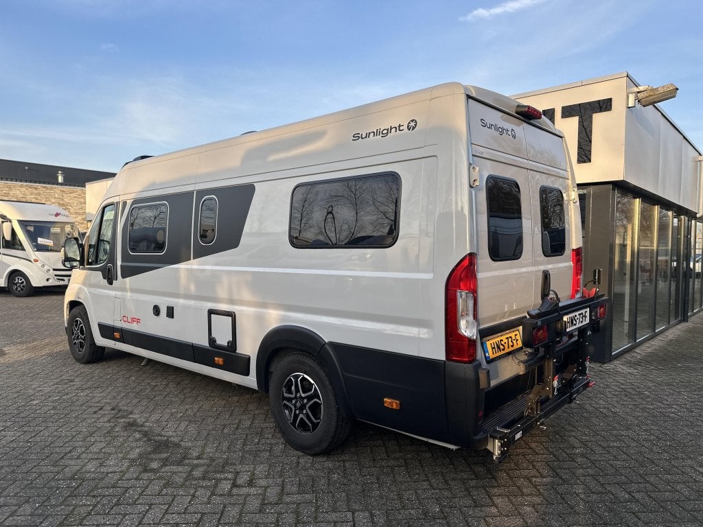 Sunlight Cliff 640 X Automaat. Busbiker, Caravans en Kamperen, Campers, Automaat, Sunlight, Ringverwarming, Fiat