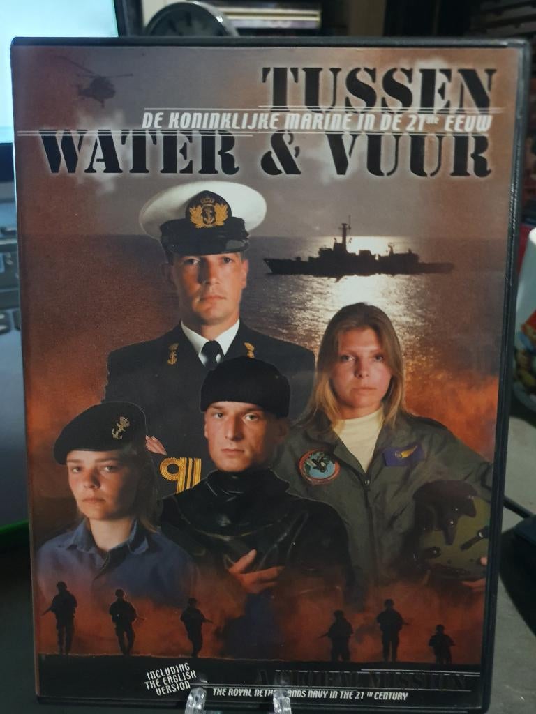 Tussen water en vuur - de Koninklijke Marine in de 21e eeuw, Verzamelen, Ophalen, Marine, Nederland, Boek of Tijdschrift