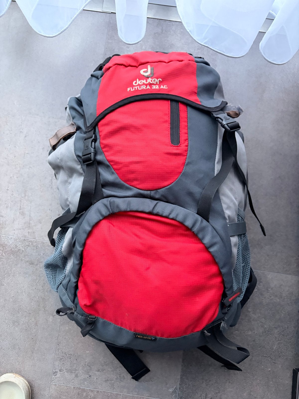 Deuter Futura 32 AC Trekking Rugzak - Rood/Grijs, Overige merken, Gebruikt, 25 tot 40 cm, Ophalen of Verzenden