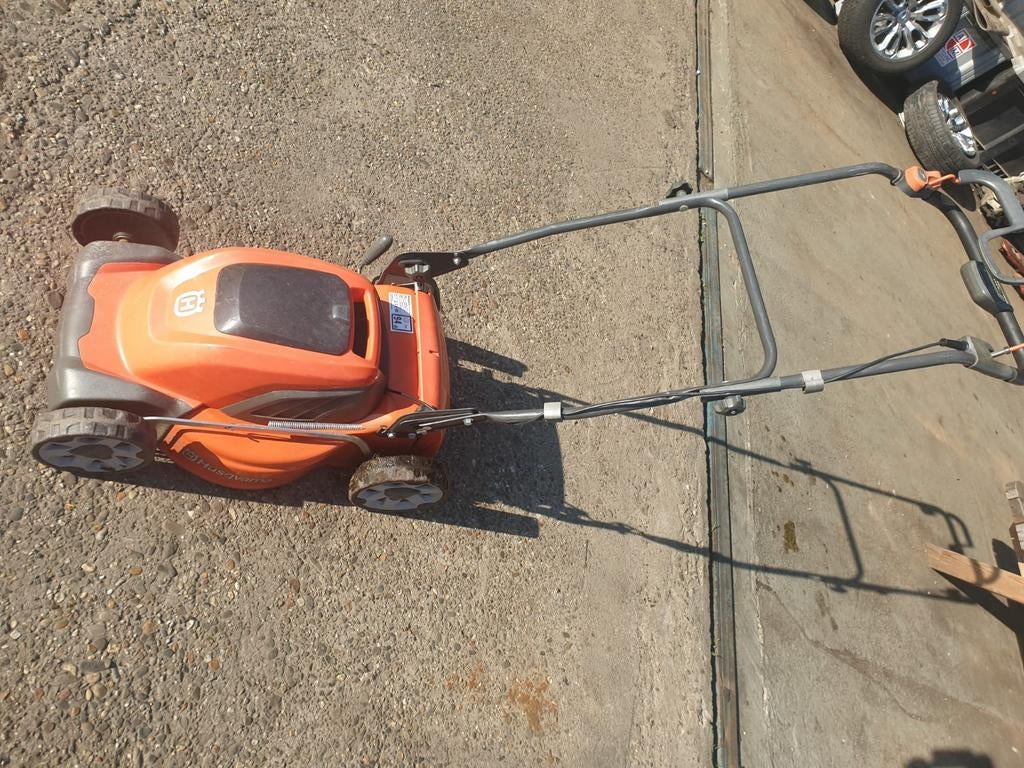 Husqvarna accu grasmaaier, Tuin en Terras, Ophalen, Cirkelmaaier, Gebruikt, Accu-grasmaaier