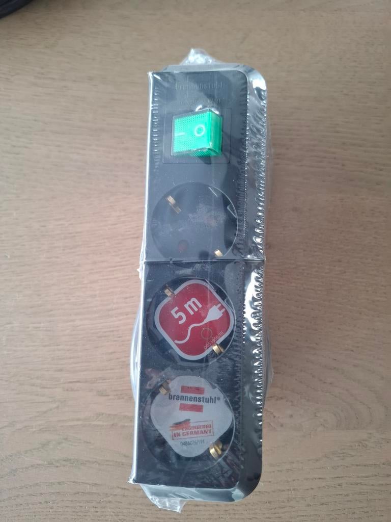 2 suks !! Brennenstuhl stekkerdoos 5 meter, haspel 5 meter., Doe-het-zelf en Verbouw, Ophalen of Verzenden, Nieuw, Stopcontact
