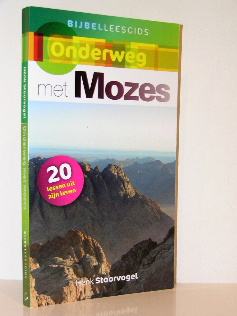 Henk Stoorvogel - Onderweg met Mozes, Ophalen of Verzenden, Zo goed als nieuw, Christendom | Katholiek