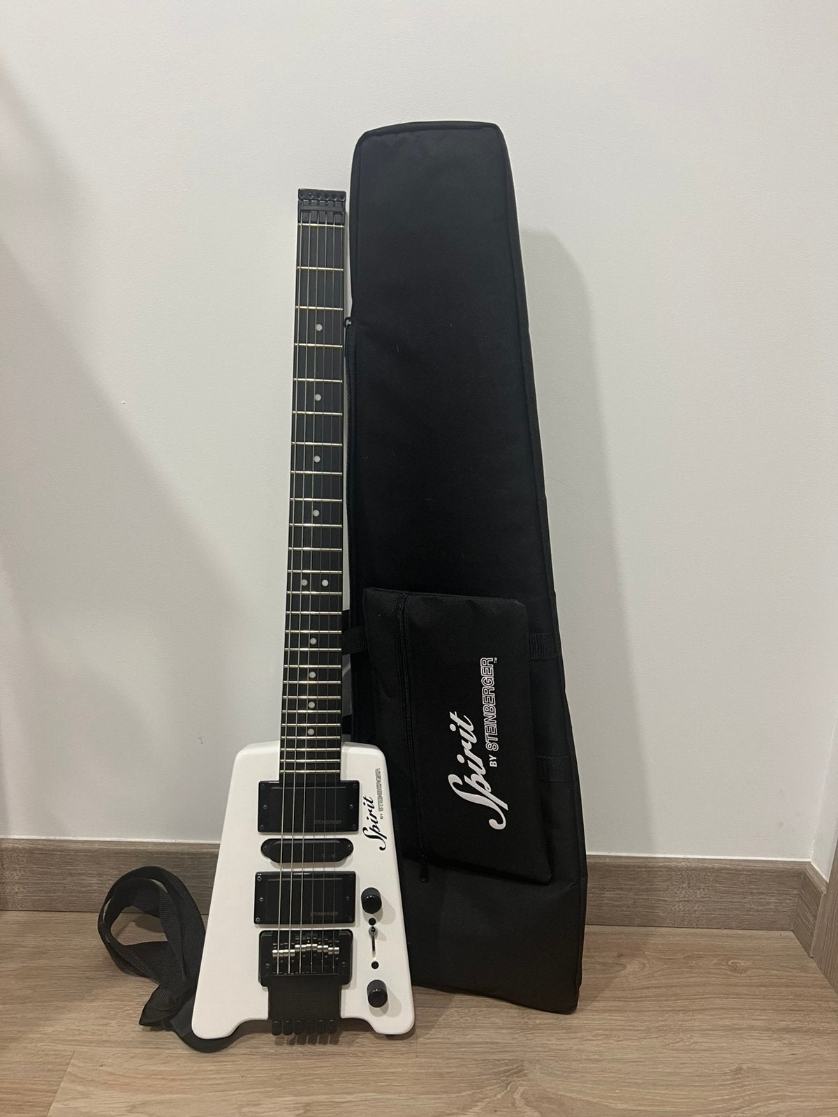 Steinberger Spirit GT-PRO Deluxe White + accessoires, Muziek en Instrumenten, Ophalen, Zo goed als nieuw, Solid body, Overige merken