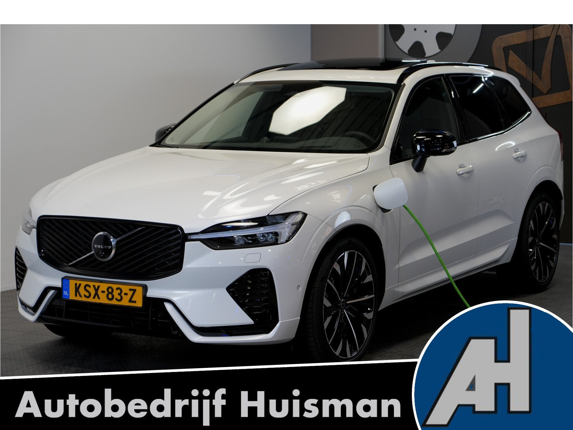 Volvo XC60 2.0 T8 AWD 335kW/456pk Aut8 Recharge Ultra Dark E, Auto's, Automaat, Gebruikt, Euro 6, 4 cilinders