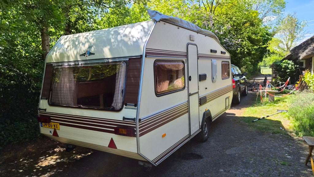 Kip Caravan: grote lichte caravan uit 1983 - geschikt voor 5, Kip, Treinzit, 750 - 1000 kg, Particulier
