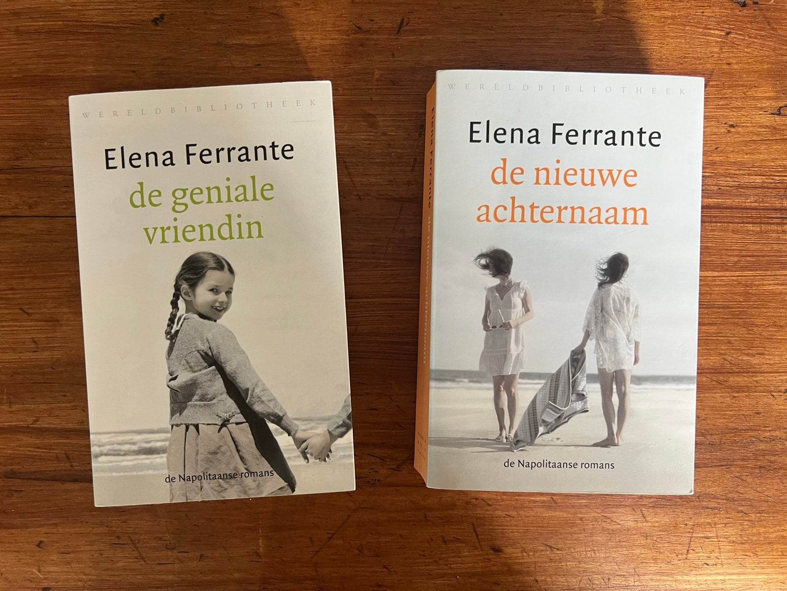 Elena Ferrante: De Geniale Vriendin & De Nieuwe Achternaam, Boeken, Ophalen of Verzenden, Gelezen, Nederland
