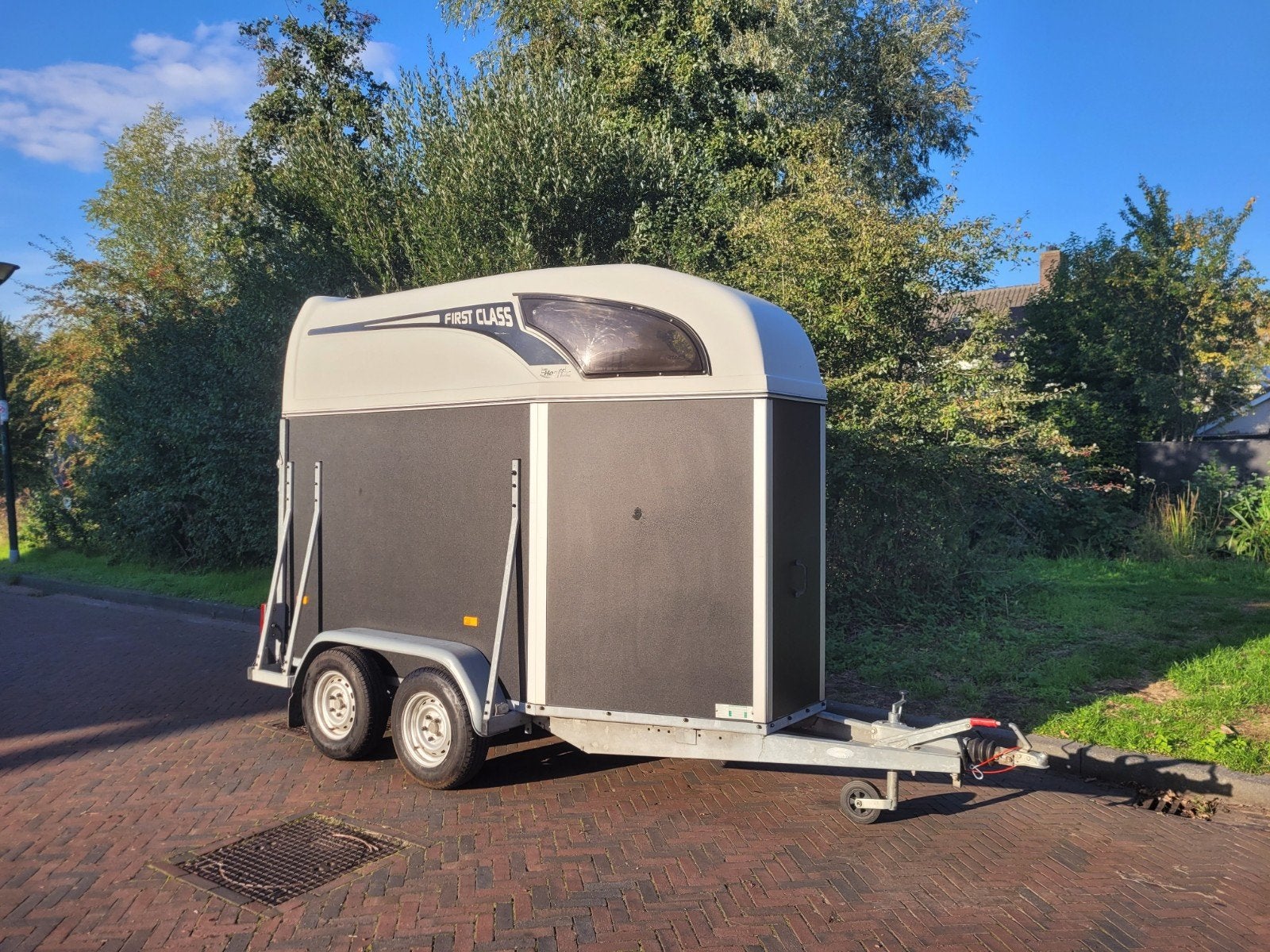 Nieuw opgebouwde Atec 1.5 paards trailer met kunststof bodem, Ophalen of Verzenden, Zo goed als nieuw, 1½-paards trailer