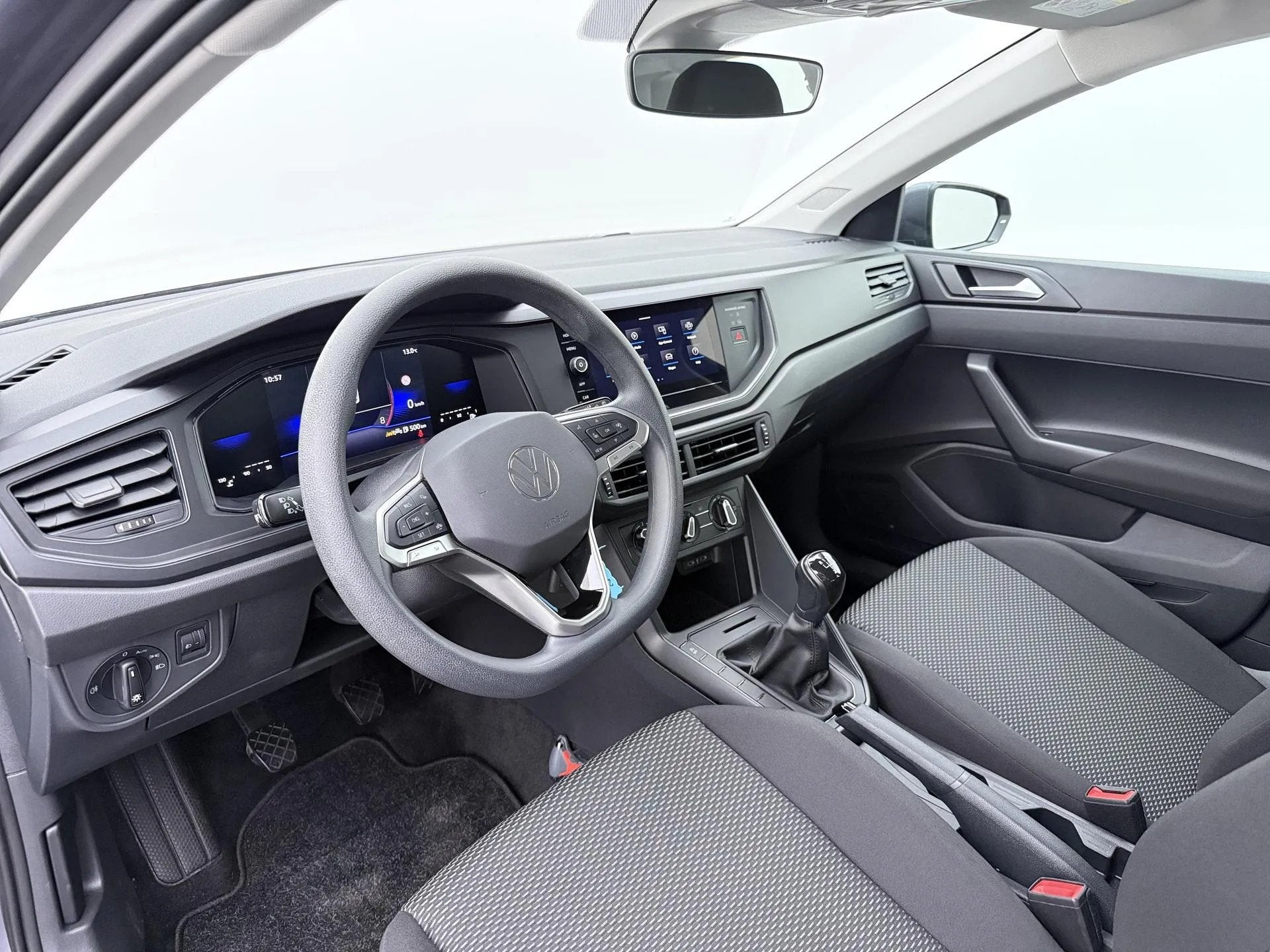 Volkswagen Polo 1.0 (bj 2024), 1041 kg, Bedrijf, Handgeschakeld, 570 kg