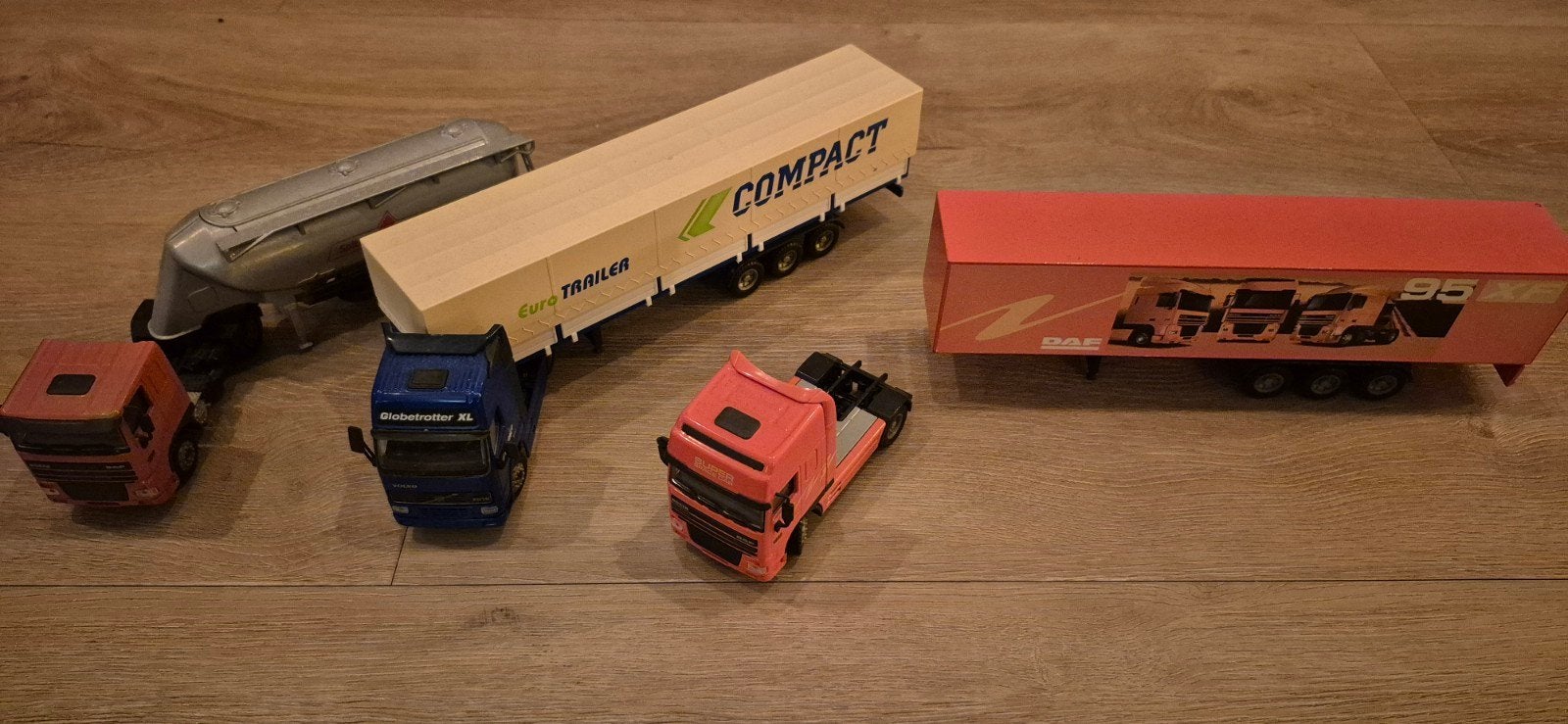 Speelgoed vrachtwagens met trailers - Set van 5, Ophalen, Gebruikt
