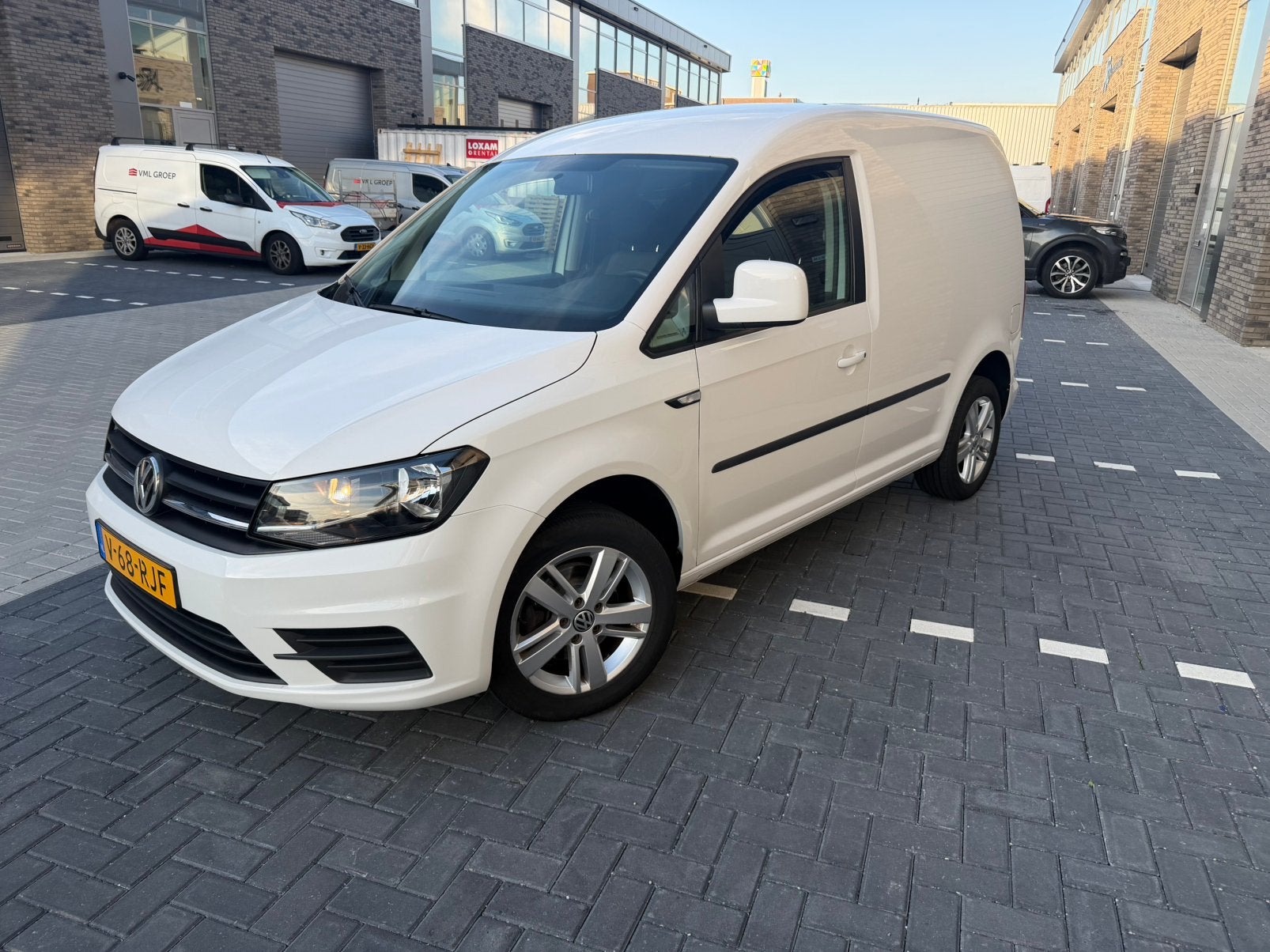 Volkswagen Caddy Benzine 2018 Grijskenteken BTW, Auto's, Voorwielaandrijving, Dealer onderhouden, 1250 kg, Volkswagen
