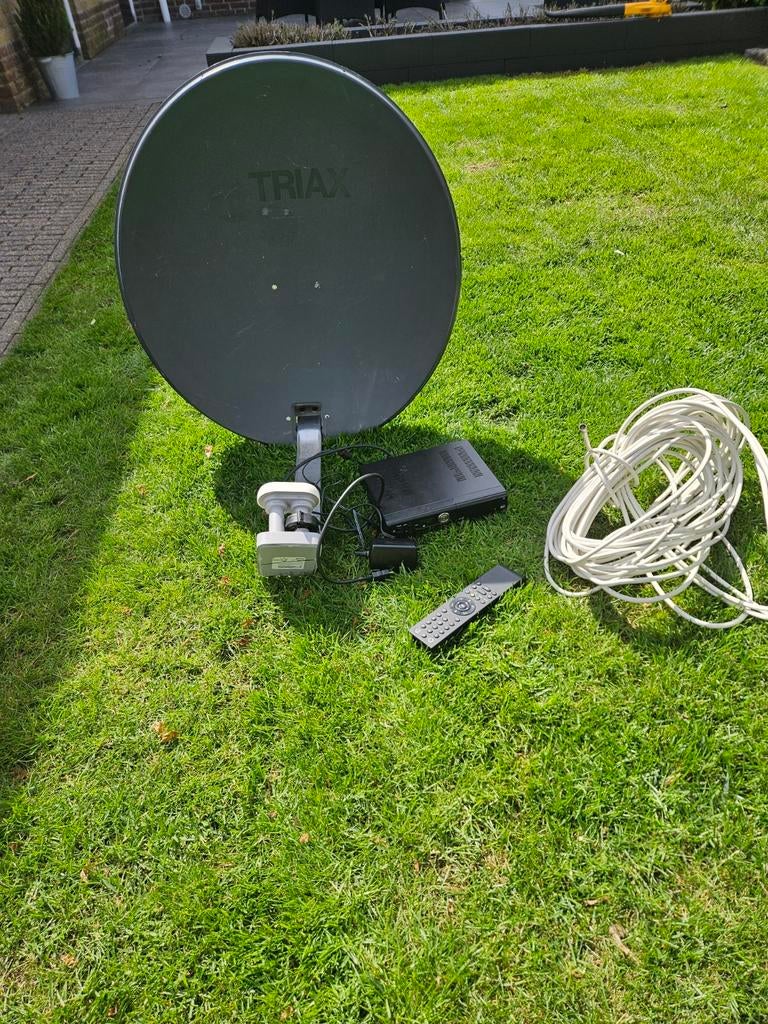 Triax schotelantenne met M7 SAT801 ontvanger en accessoires, Ophalen of Verzenden, Gebruikt, (Schotel)antenne, Overige merken