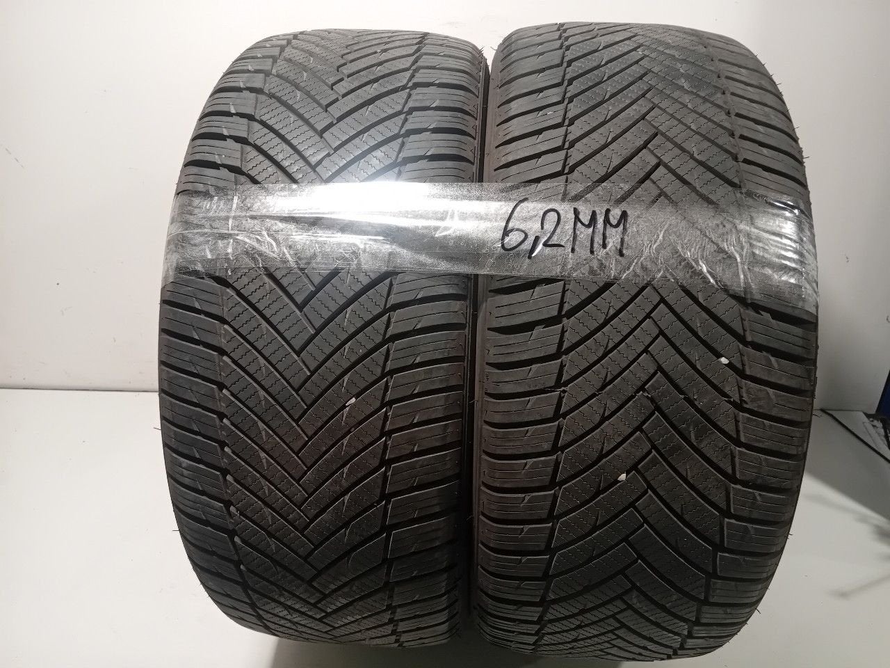 Bandenset 2 stuks 4-Seizoenen 215 40 R17, Auto-onderdelen, Banden en Velgen, Onderdelen@venauto.nl, Van der Ven Autorecycling B.V.