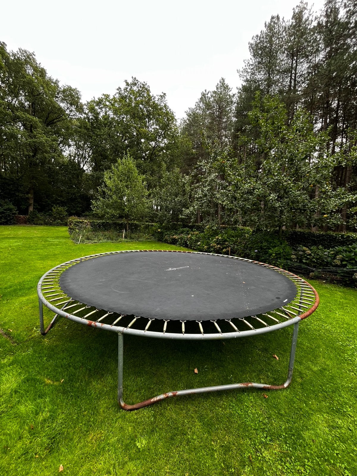 Trampoline >4 meter met rand, Ophalen, Gebruikt