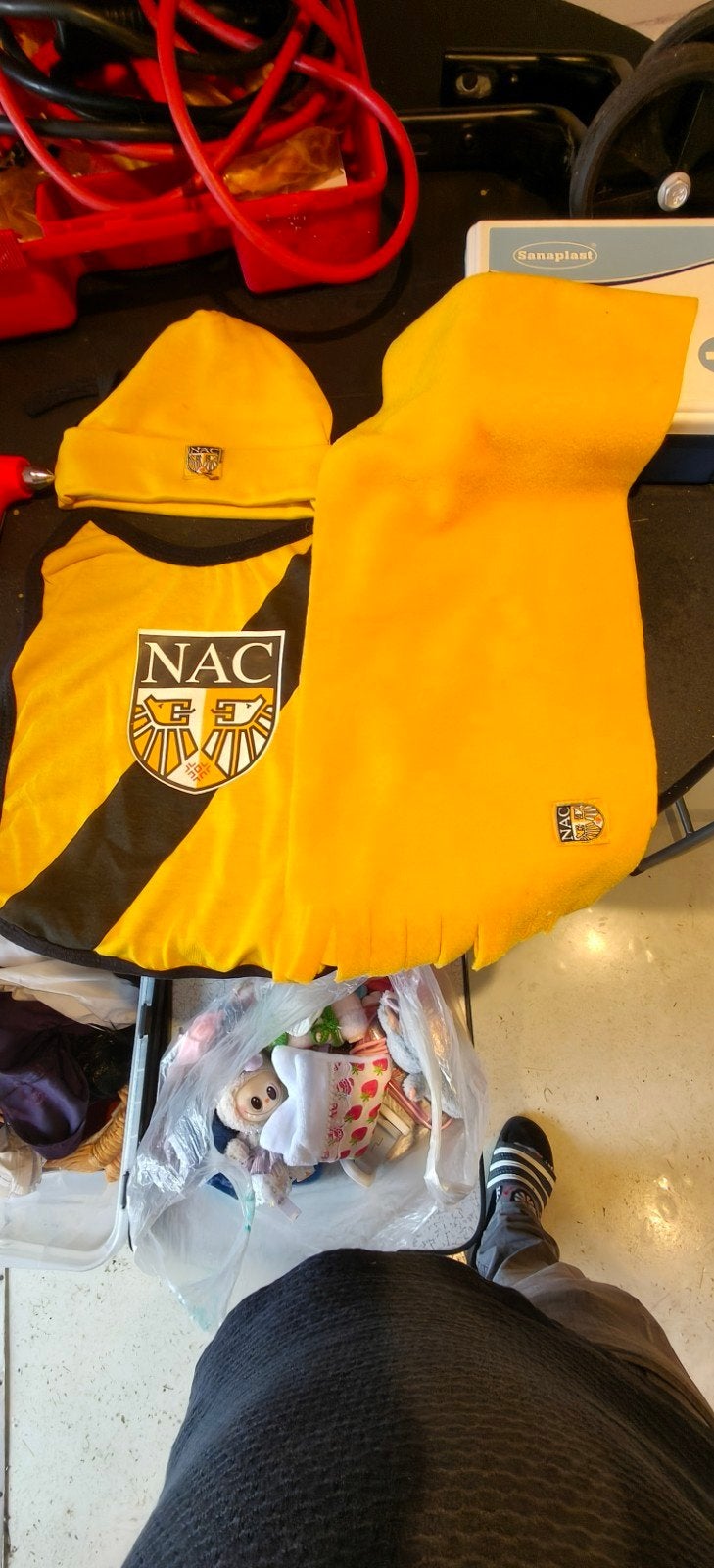 NAC Breda Fan Set: Muts, Slabbetje en Sjaal, Ophalen, Geel, Overige maten, Zo goed als nieuw