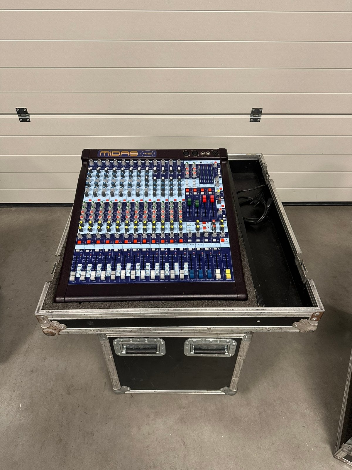 Midas Venice 160 audio mixer, Muziek en Instrumenten, Ophalen, Zo goed als nieuw, 20 kanalen of meer