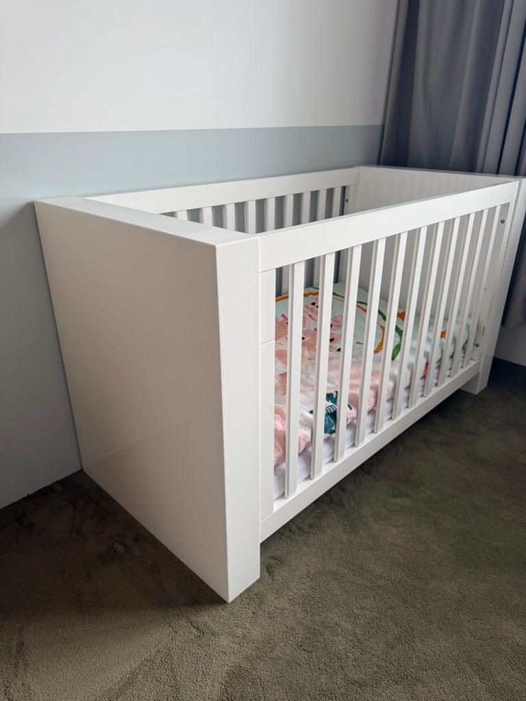 Kidsmill Alaska Ledikant en Commode Set Hoogglans Wit, Ophalen, Gebruikt, Jongetje of Meisje