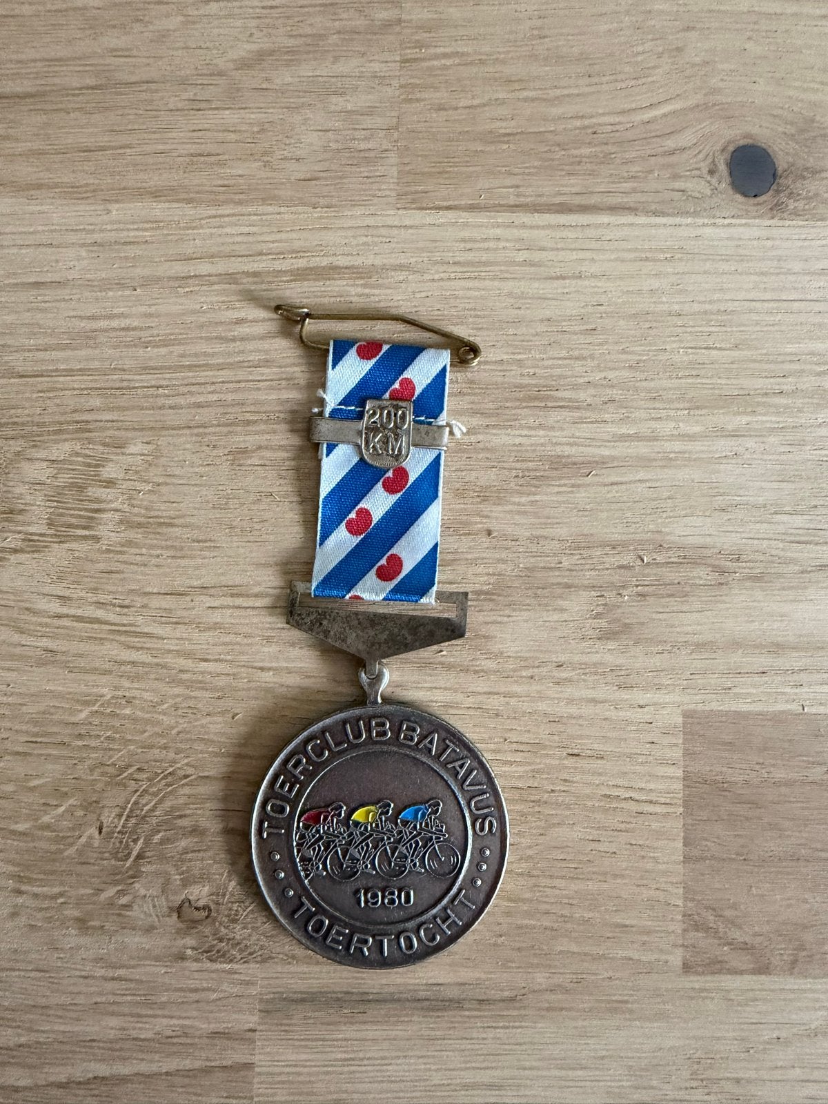 Medaille / Speld Toerclub Batavus Toertocht Heerenveen 1980, Postzegels en Munten, Penningen en Medailles, Ophalen of Verzenden
