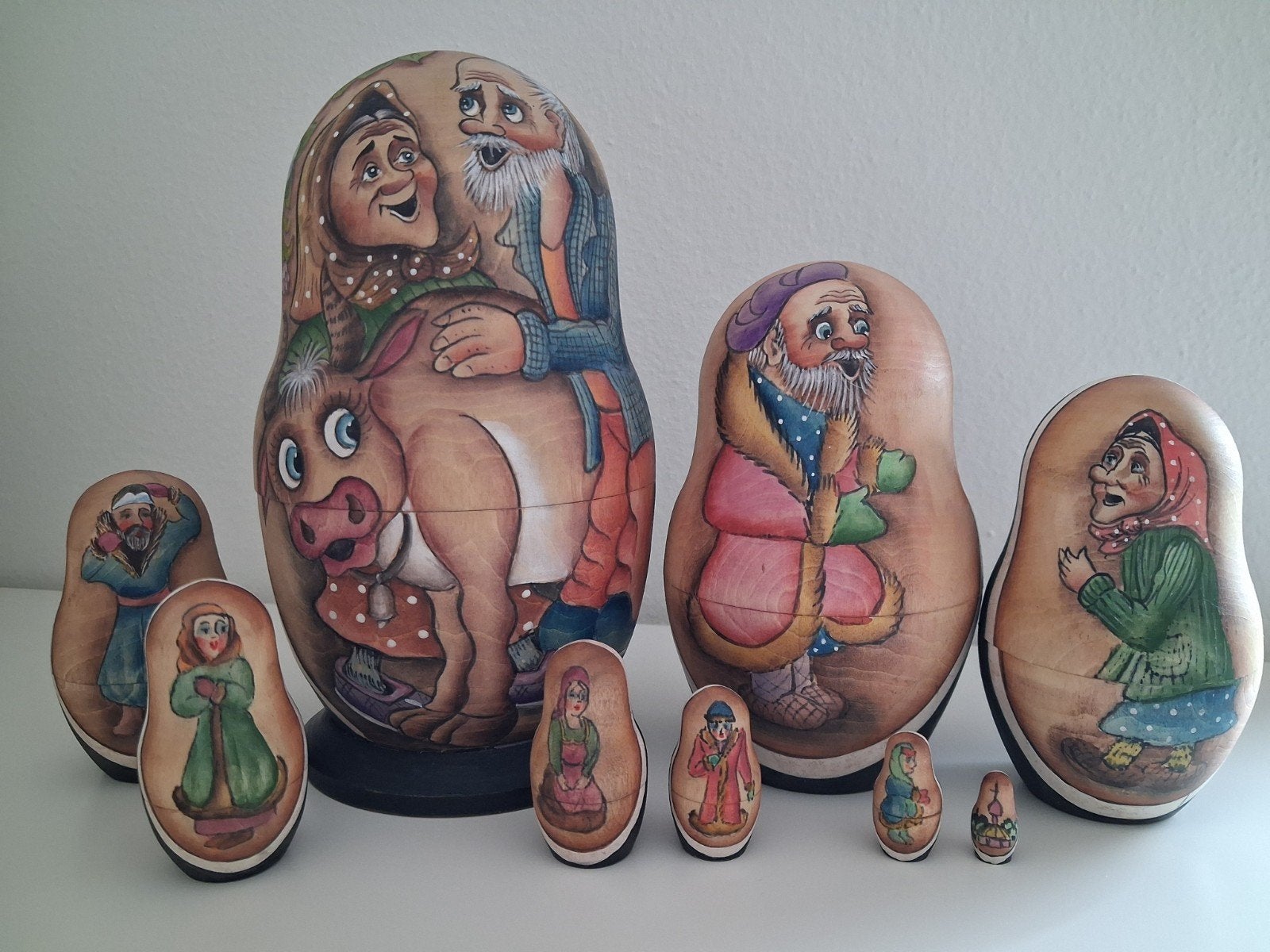 9 delige Russische matroesjka.  Boer, boerin en koe, Ophalen of Verzenden, Zo goed als nieuw