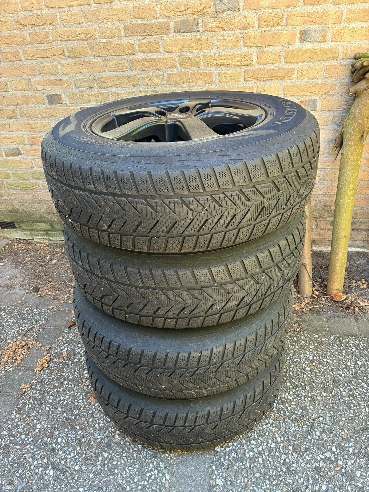 Vredestein Winterbanden 215/70 R16 100H M+S, 16 inch, Banden en Velgen, Personenwagen, Gebruikt