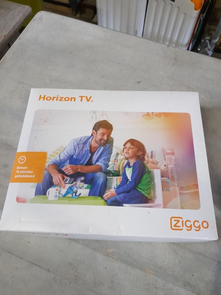 Ziggo materiaal met div modem en kabels, Audio, Tv en Foto, Fotografie | Digitale fotolijsten, Ophalen