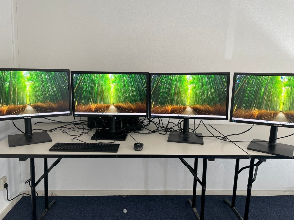 HP Z440 workstation inclusief 4 Samsung 24-inch monitoren, Computers en Software, Ophalen, Met monitor, SSD, Gebruikt
