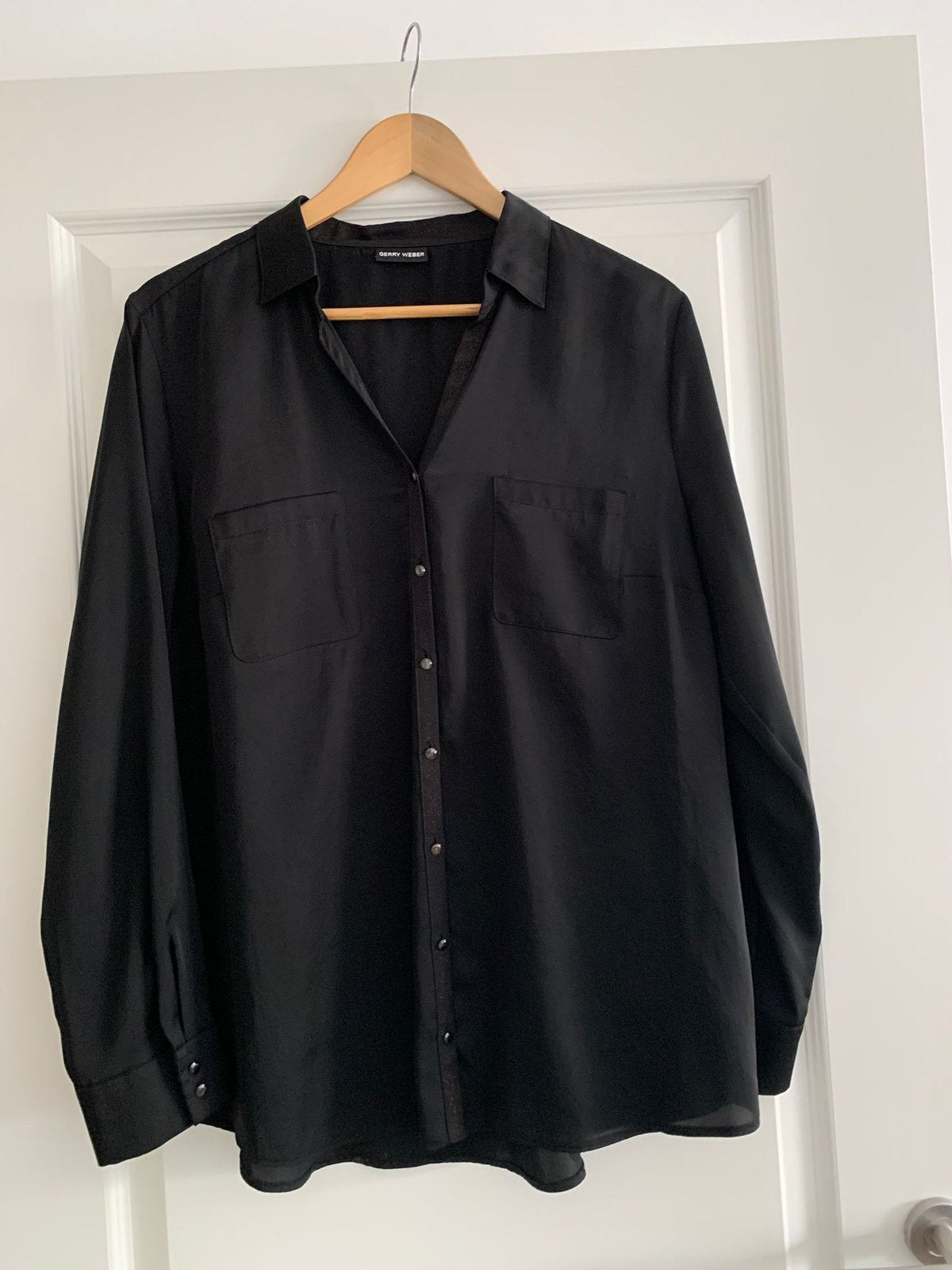 Zwart satijnen Gerry Weber blouse, maat M, Ophalen of Verzenden, Zo goed als nieuw, Zwart