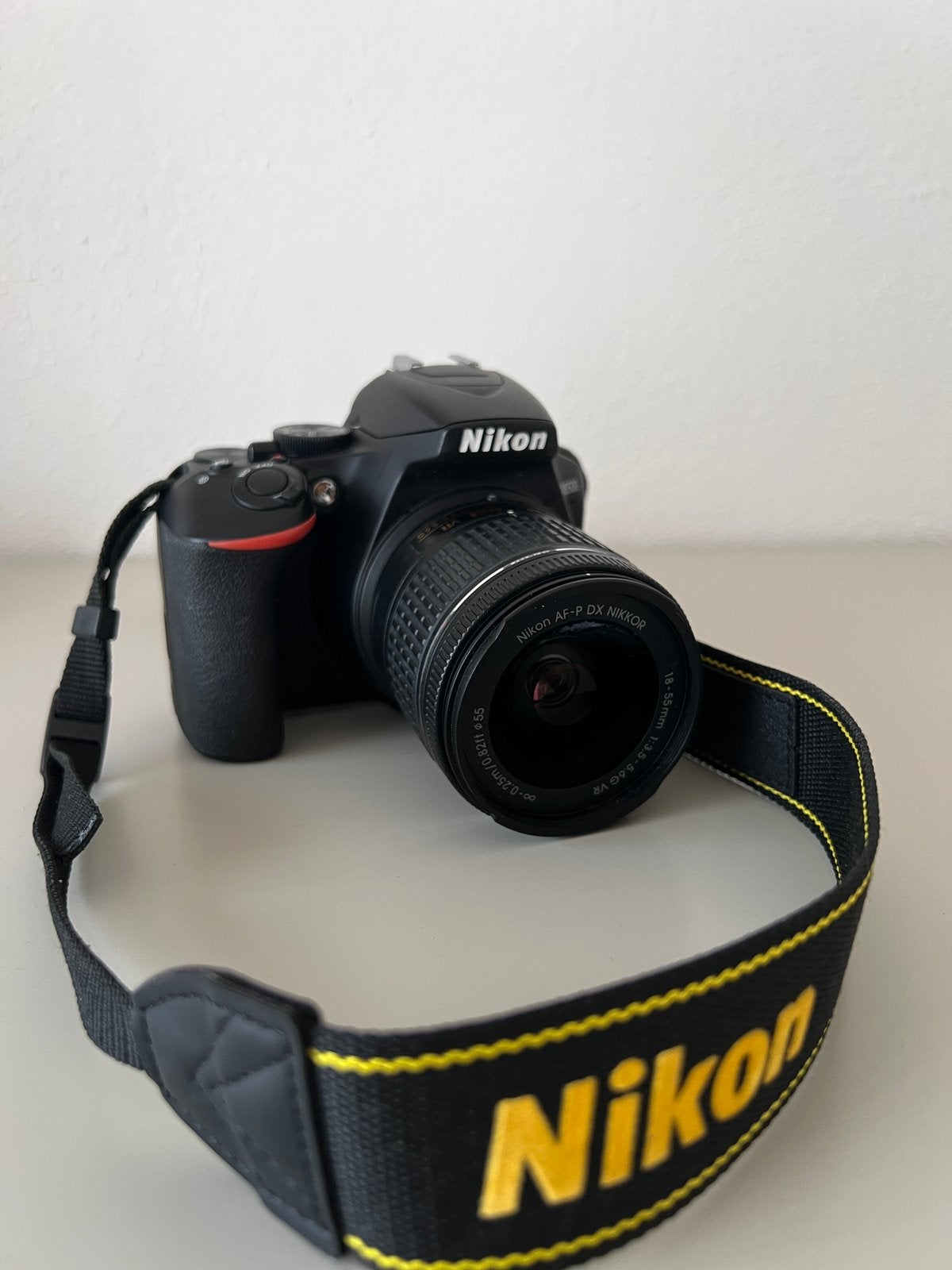 Nikon d3500 + 18-55mm f/3.5-5.6GVR + assecoires, Bluetooth, Spiegelreflex, Ophalen of Verzenden, Zo goed als nieuw