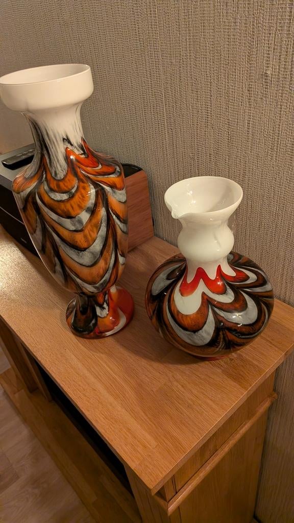 Set van 2 glasvazen - Oranje, wit, zwart swirl, Ophalen of Verzenden