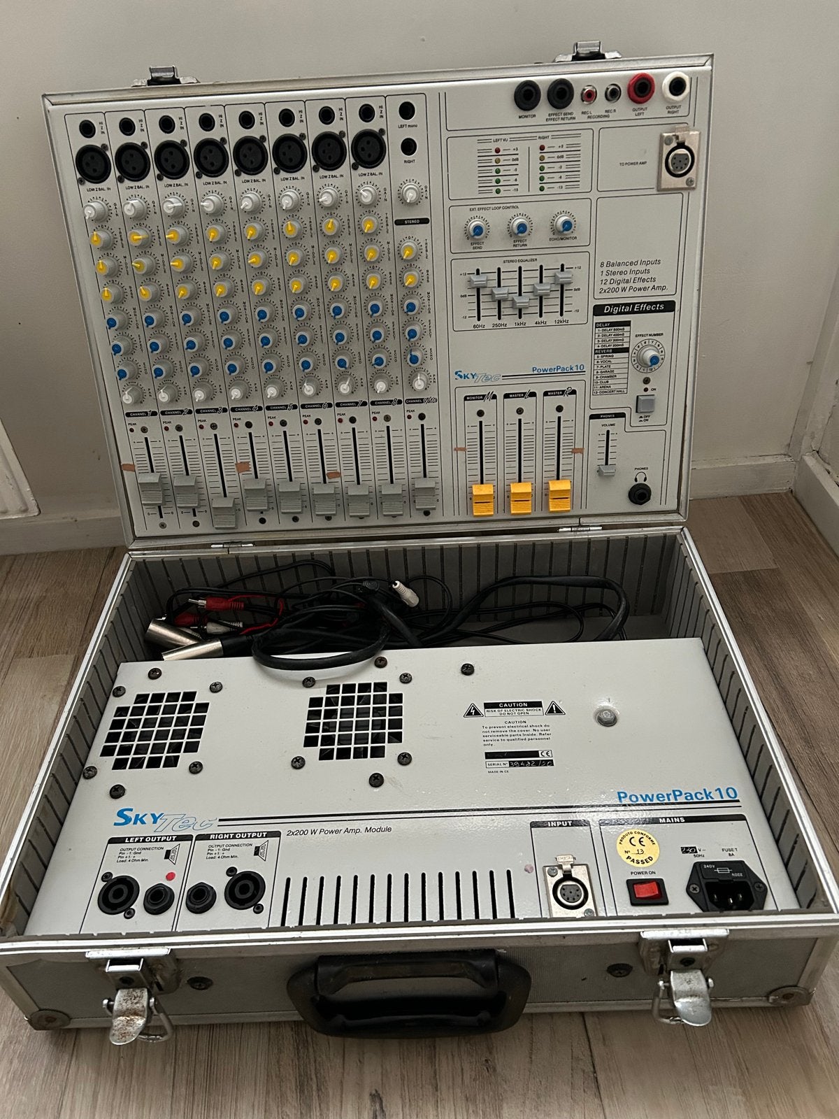 SkyTec PowerPack 10 Mengpaneel met Versterker, Ophalen of Verzenden, Gebruikt, 5 tot 10 kanalen, Microfooningang