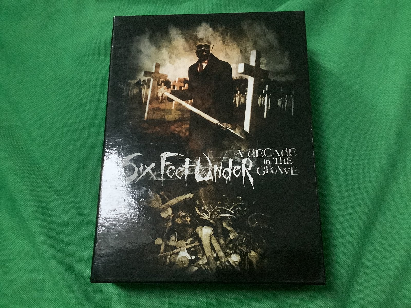 Six Feet Under-A Decade In The Grave boxset (Dld), Ophalen of Verzenden, Gebruikt