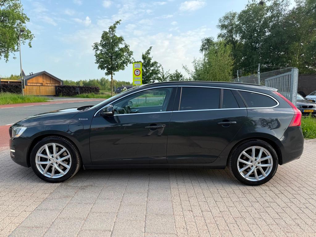 Volvo V60 2.4 D6 AWD Plug-In Hybrid Summum Automaat Pano PDC, Auto's, Volvo, Automaat, 11 kWh, Automatische klimaatregeling, Te koop