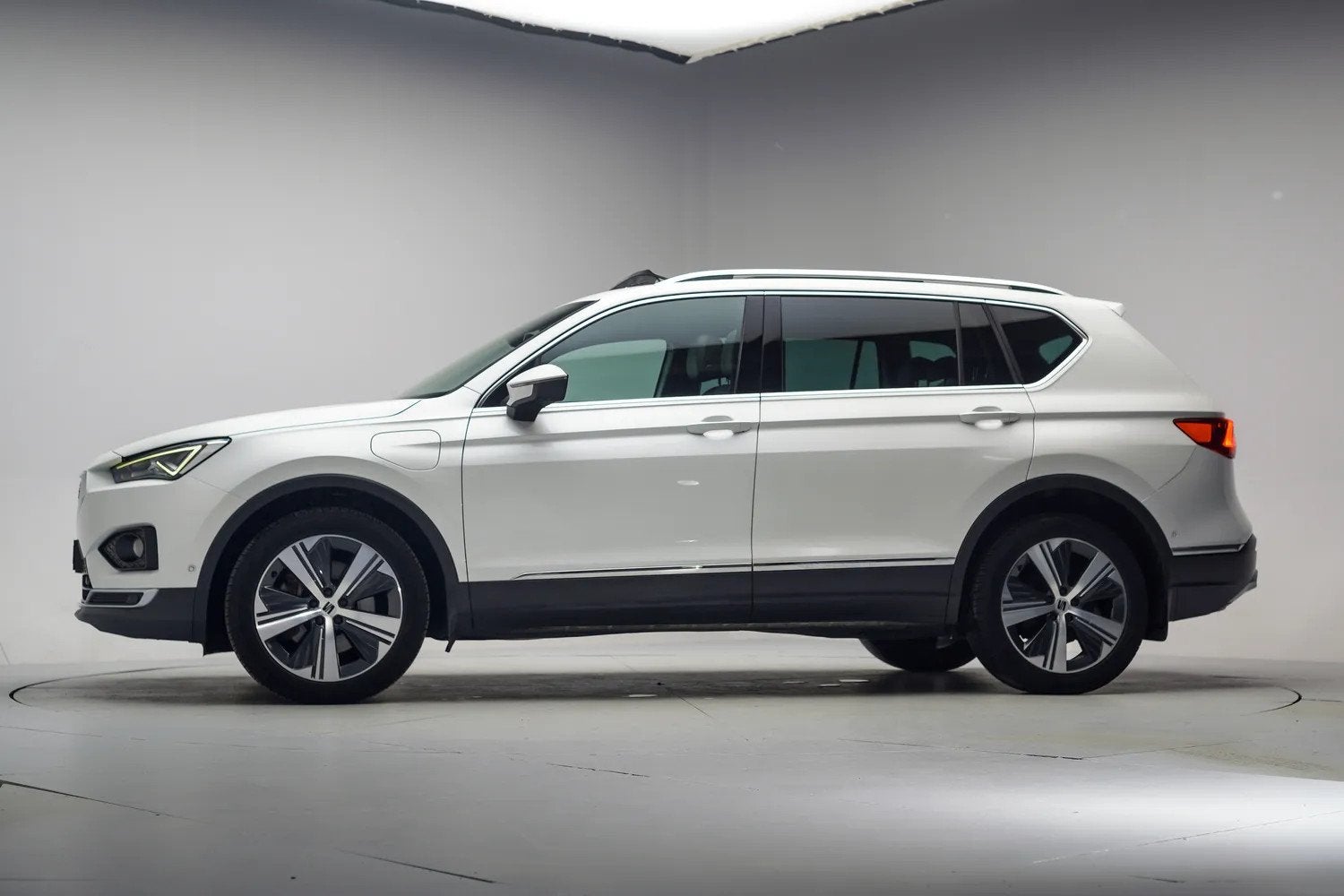 SEAT Tarraco 1.4 TSI e-Hybrid PHEV Xcellence Aut. [ Panorama, Auto's, 4 cilinders, Wit, Hybride Elektrisch/Benzine, SUV of Terreinwagen