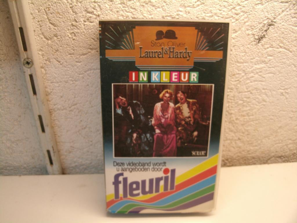 vhs 75b laurel en hardy in kleur, Alle leeftijden, Ophalen of Verzenden, Zo goed als nieuw, Komedie