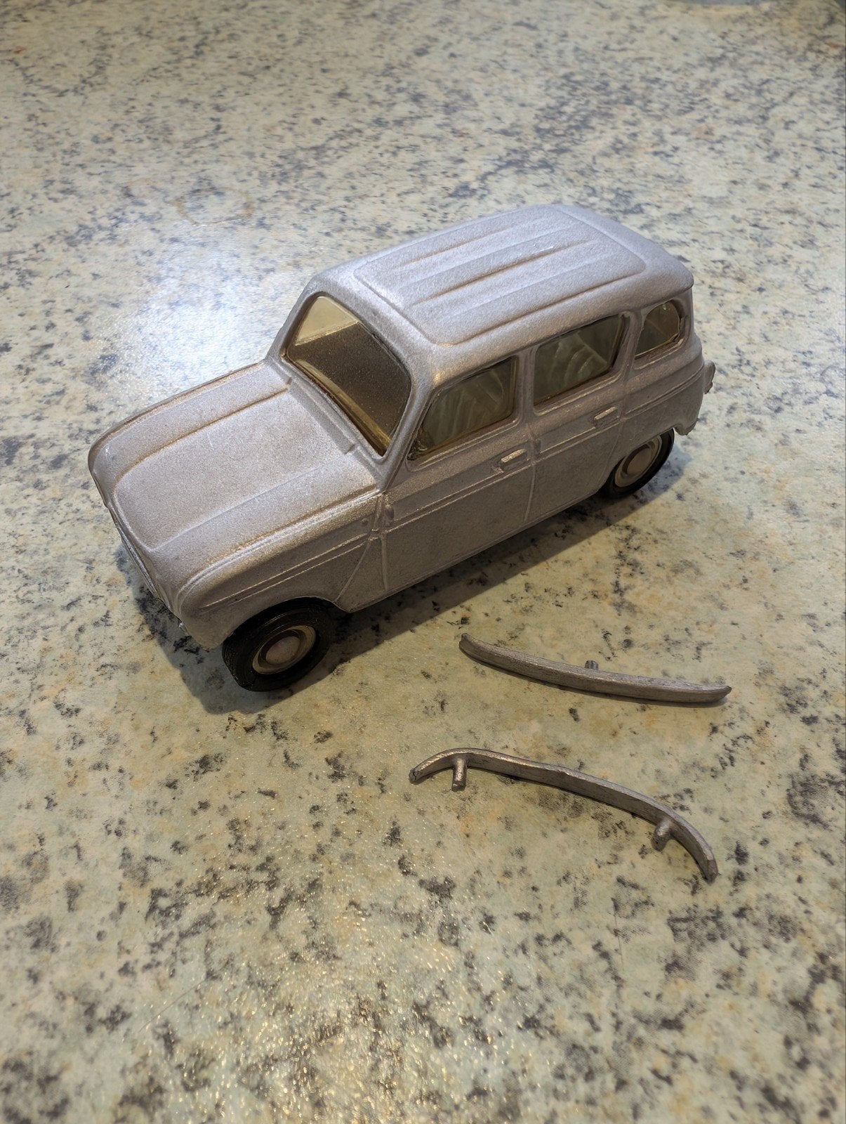 MDA Renault 4  1961schaal 1/43, Hobby en Vrije tijd, Modelauto's | 1:43, Ophalen, Zo goed als nieuw, Auto, Overige merken