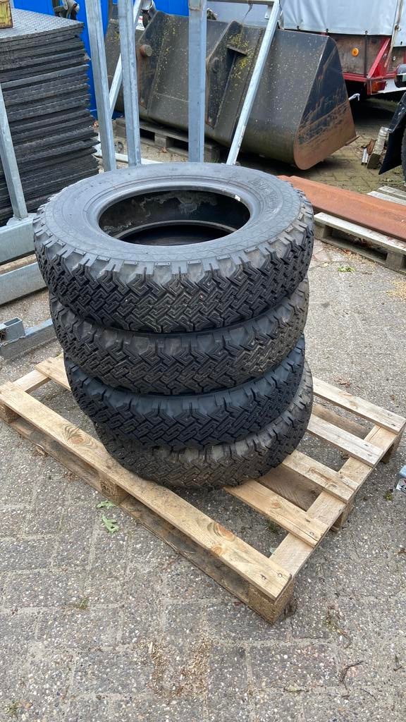 Dunlop terreinbanden, Ophalen, Zo goed als nieuw