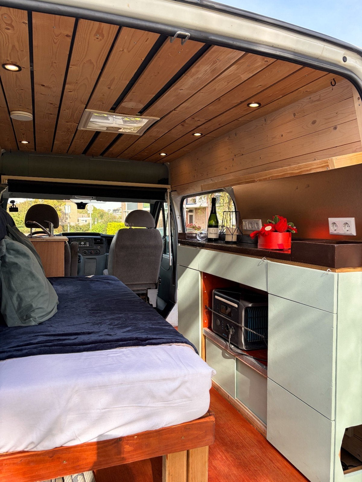 Foto 19 van Ford Transit 2-persoons camper | Zonnepanelen & luifel