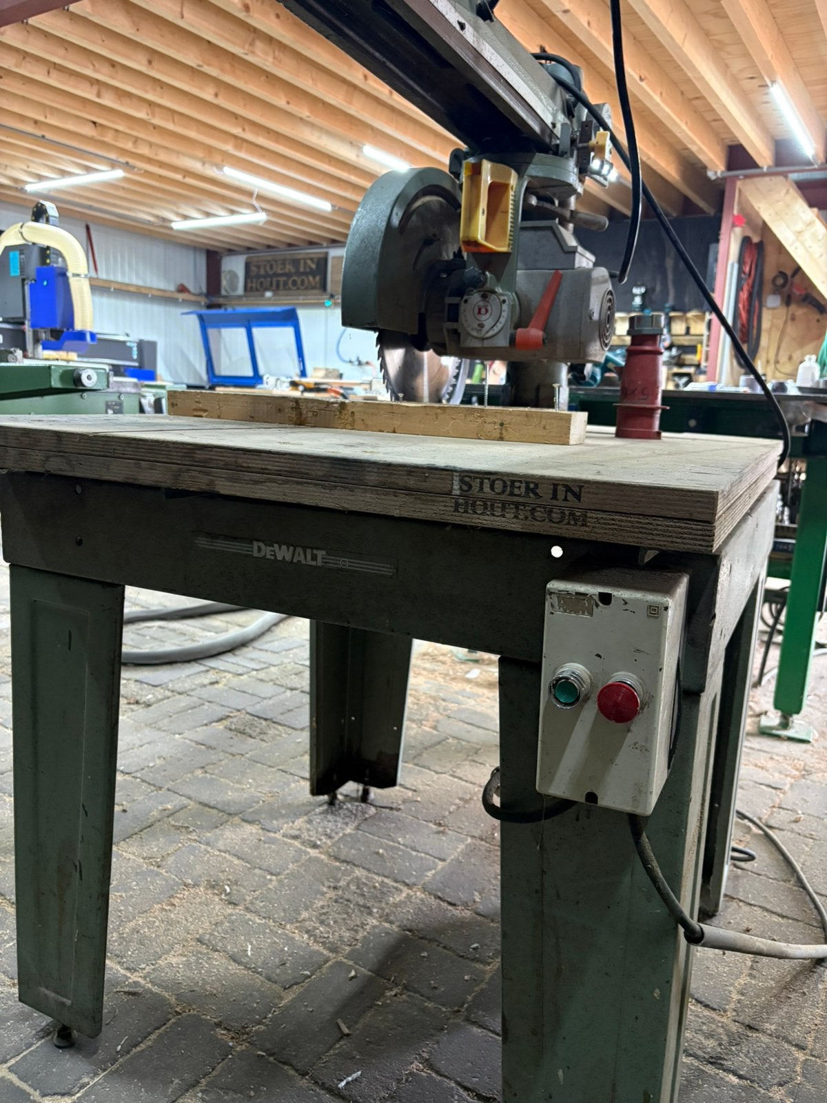 DeWalt 1600s afkortzaag, Ophalen, Zo goed als nieuw, Afkortzaag, 30 tot 70 mm