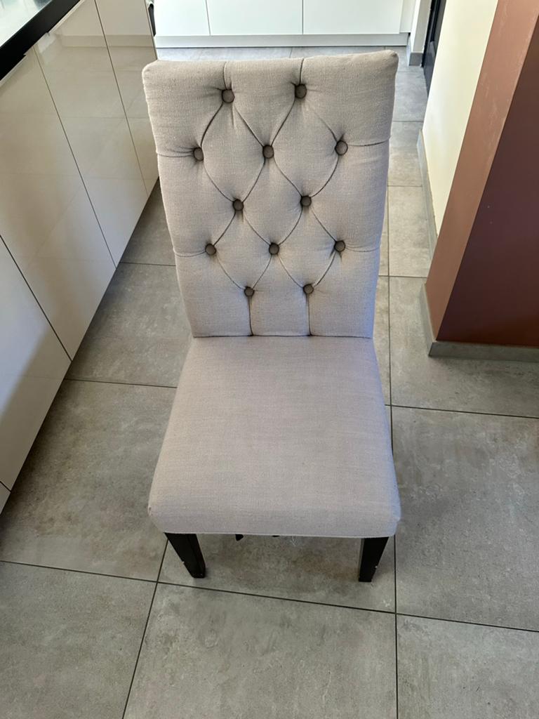 Set van 4 gestoffeerde eetkamerstoelen - Beige/Lichtgrijs, Huis en Inrichting, Stoelen, Ophalen, Gebruikt, Overige kleuren, Drie