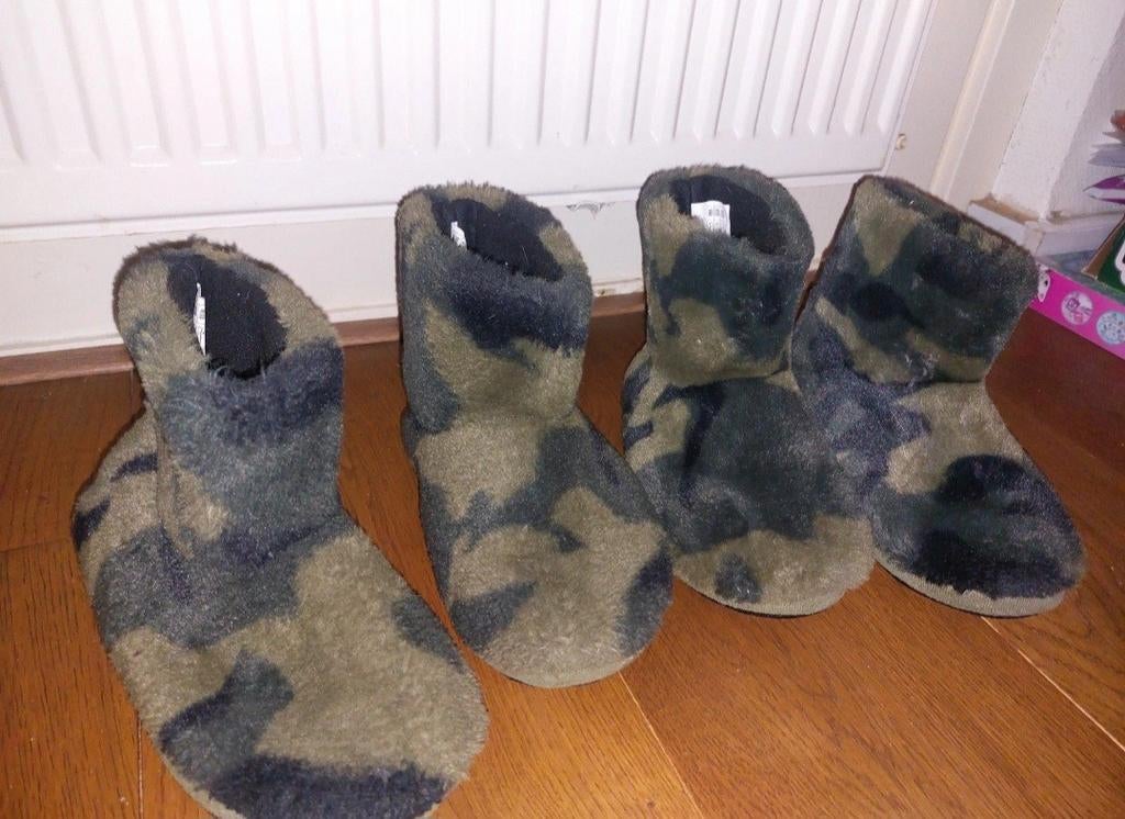 2x camouflage sloffen, Kinderen en Baby's, Kinderkleding | Schoenen en Sokken, Gebruikt, Jongen of Meisje, Overige typen, Ophalen of Verzenden