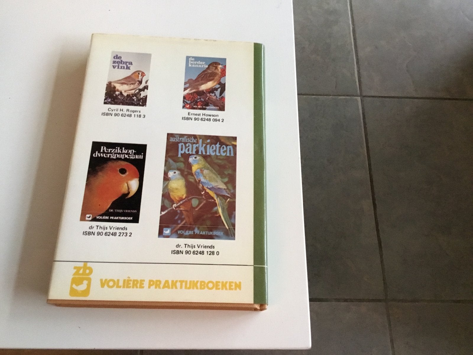 Kleur Kanaries - Volière Praktijkboek, Ophalen of Verzenden, Gelezen