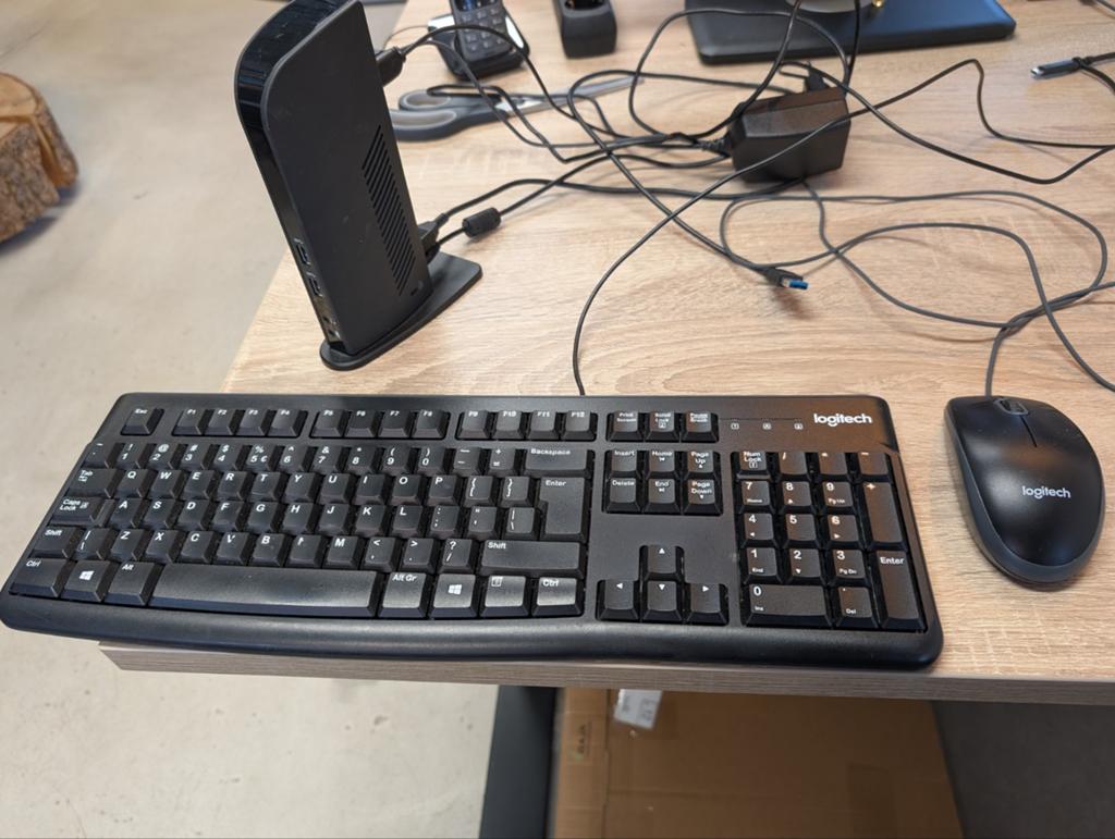 Kensington USB 3.0 Docking Station met Logitech Toetsenbord, Ophalen of Verzenden, Gebruikt
