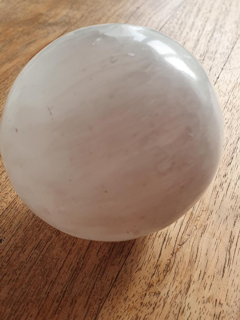 Prachtig Bergkristal bol 8cm., Ophalen of Verzenden