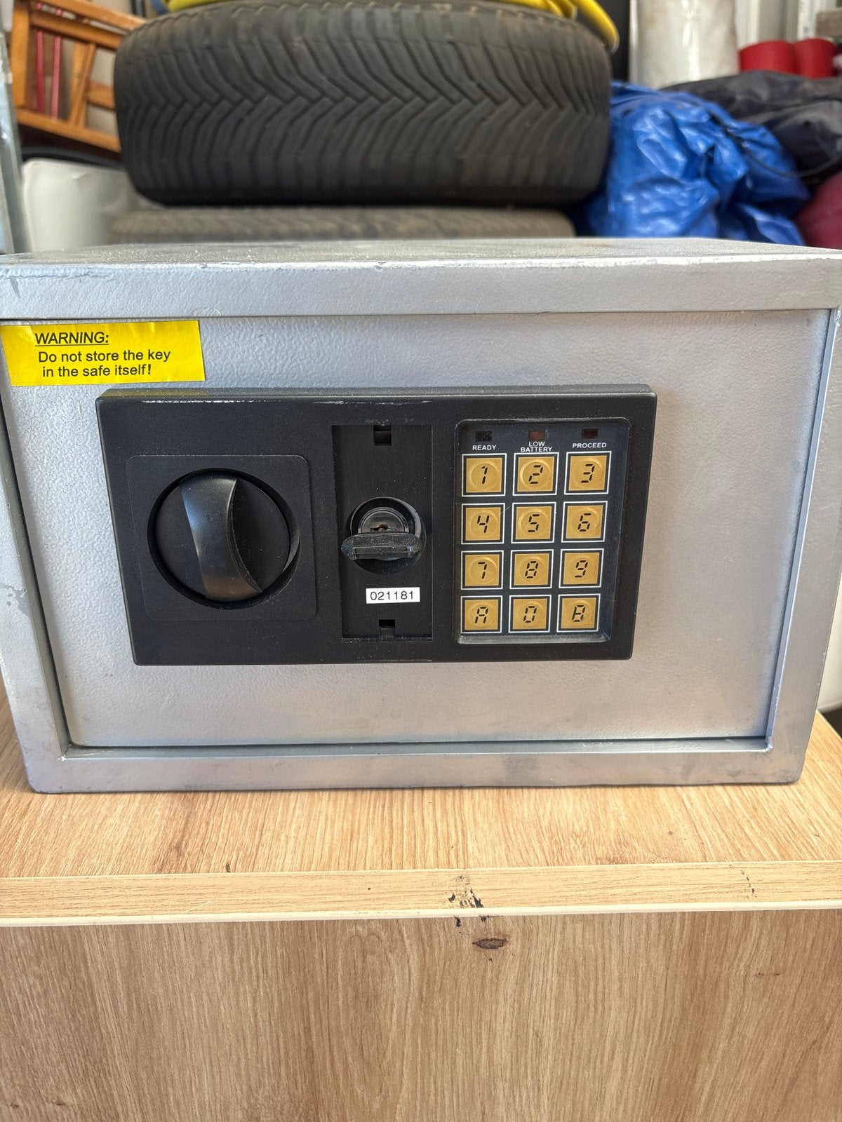 Kleine kluis met elektronisch slot en sleutel, D, Gebruikt, Ophalen of Verzenden, S
