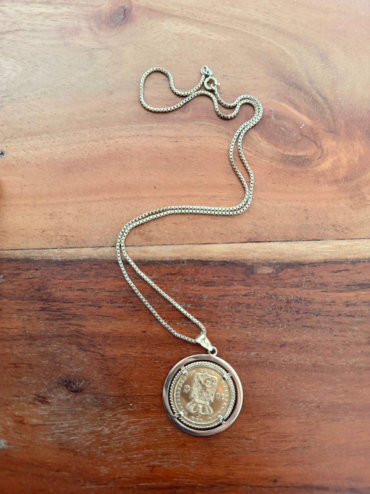 Gouden tientje 1897 met gouden hanger en ketting, Ophalen of Verzenden, Gebruikt, Goud, Met hanger