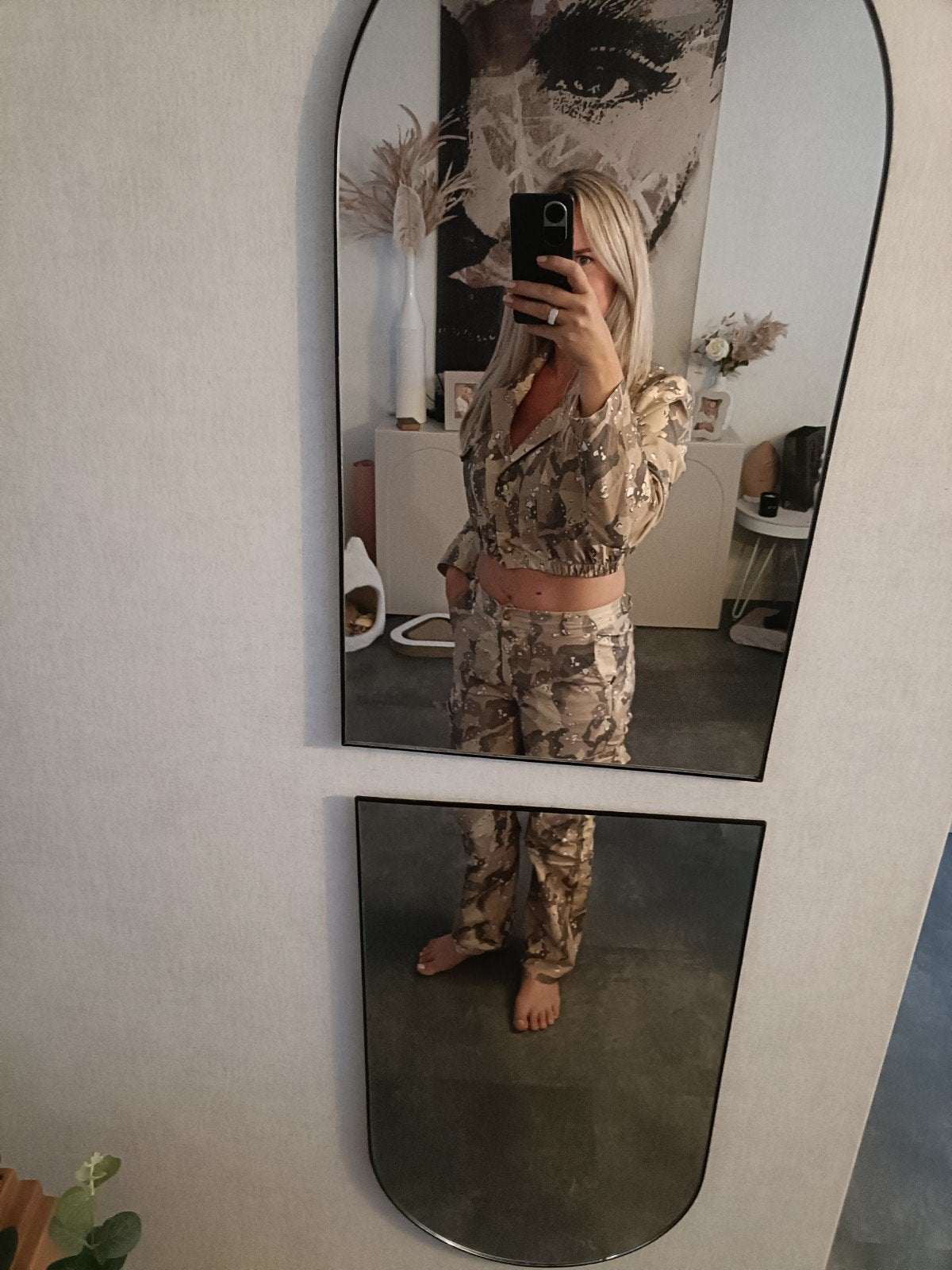 Stoere 2-delige set in camouflageprint - Maat M, Kleding | Dames, Broeken en Pantalons, Maat 38/40 (M), Beige, Nieuw, Lvcilla